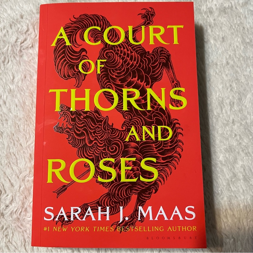 🌴A Court of Thorns and Roses by Sarah J. Maas Paperback Book